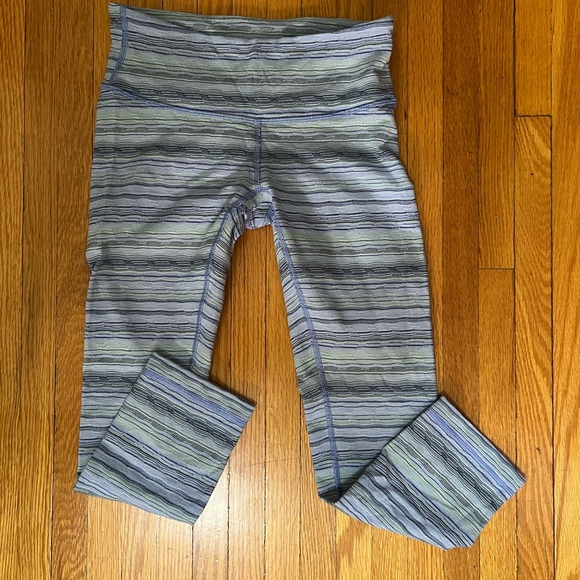Lululemon Women's Blue Purple Green Striped Capri/Crop leggings size 4 - Picture 6 of 9
